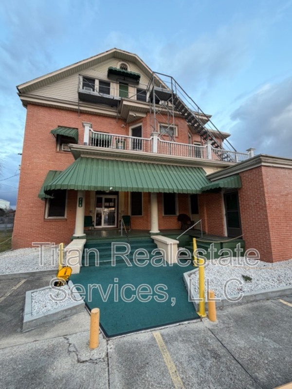 New Iberia Condo: 218 West Saint Peter Street