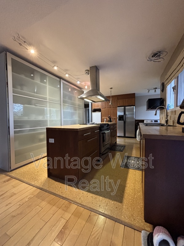 Kelowna House: 315-A Hardie Rd