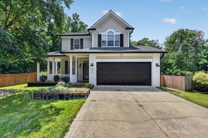 Mooresville House: 290 Sweet Martha Dr