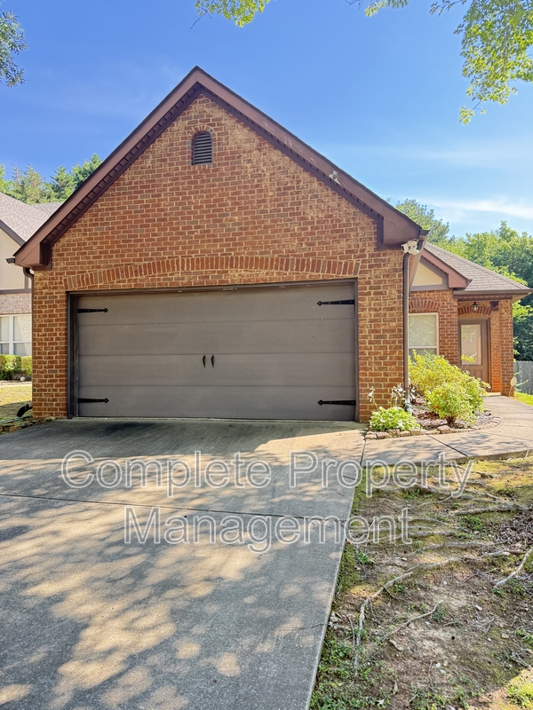 Birmingham House: 109 Oxmoor Place Circle