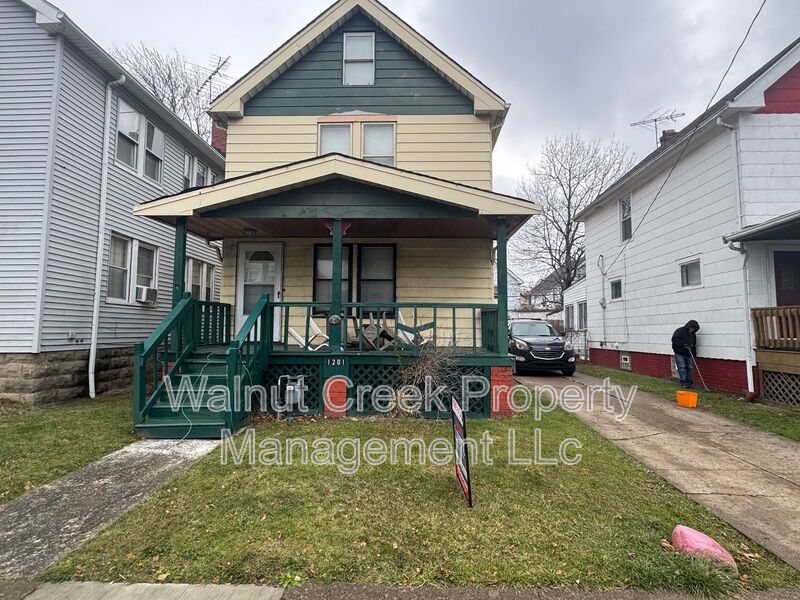 Cleveland House: 1201 E 172nd St