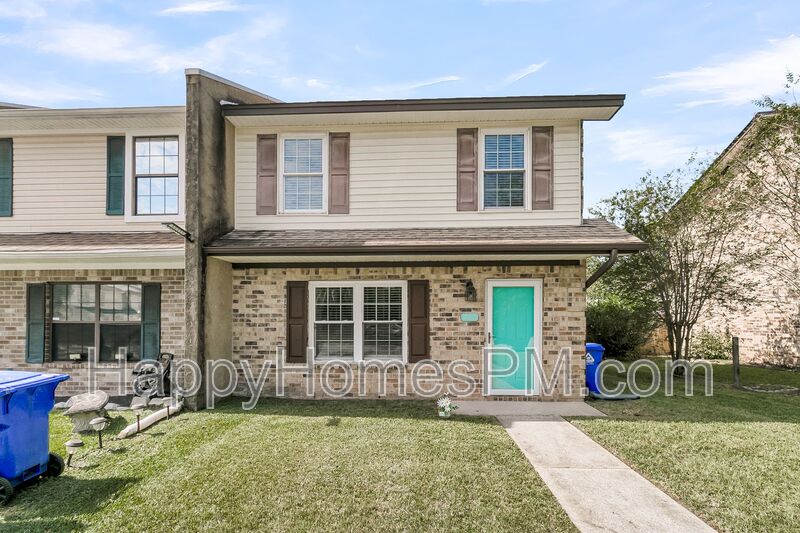 North Charleston House: 5737 Dewsbury Ln.