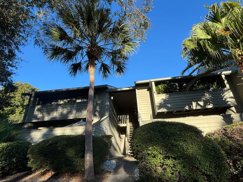 Mount Pleasant House: 1155 Village Creek Ln