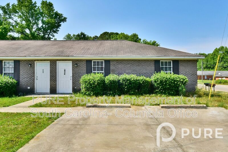 Orangeburg House: 707 Kings Rd.