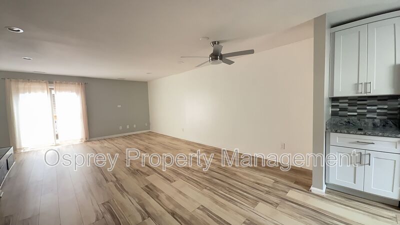 Spacious 2-Bedroom Condo! - Photo 6