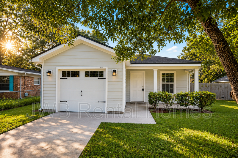 Jacksonville House: 2923 3rd St W