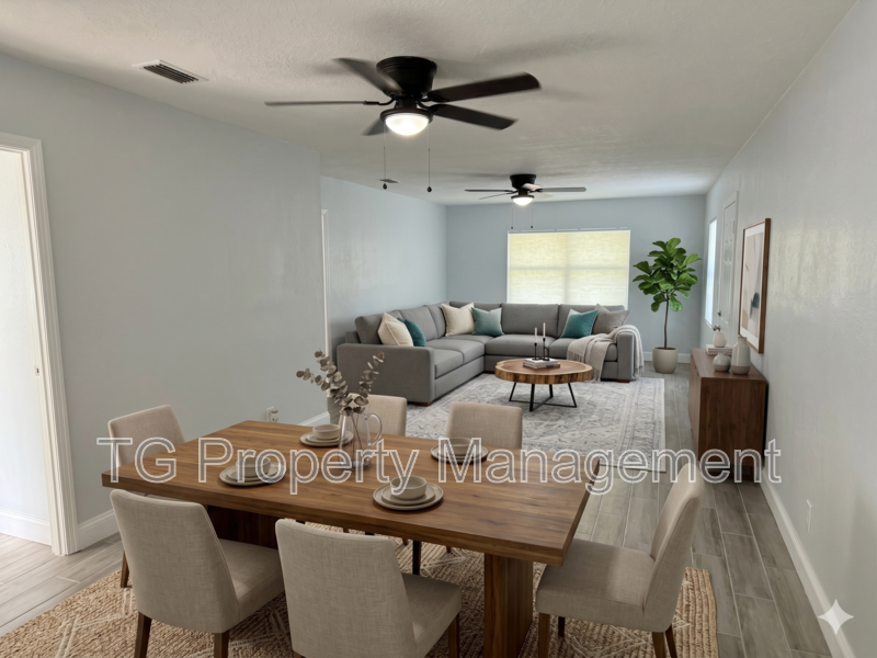 Jacksonville House: 4721 E Castlewood Dr