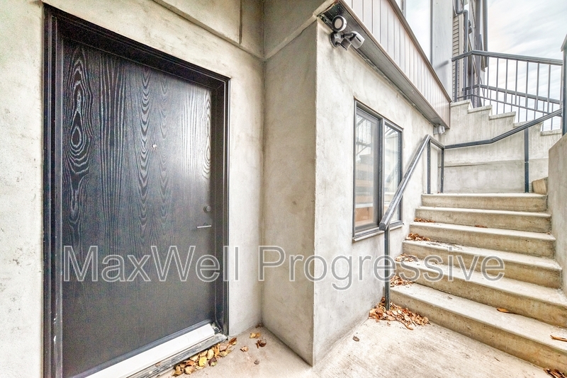 Edmonton Townhome: 15720 103 Ave