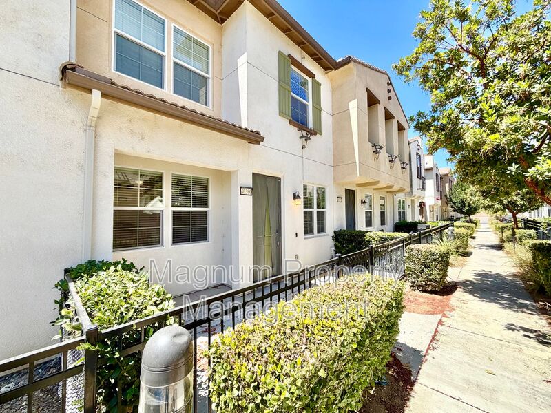 Murrieta House: 40390 Calle Real