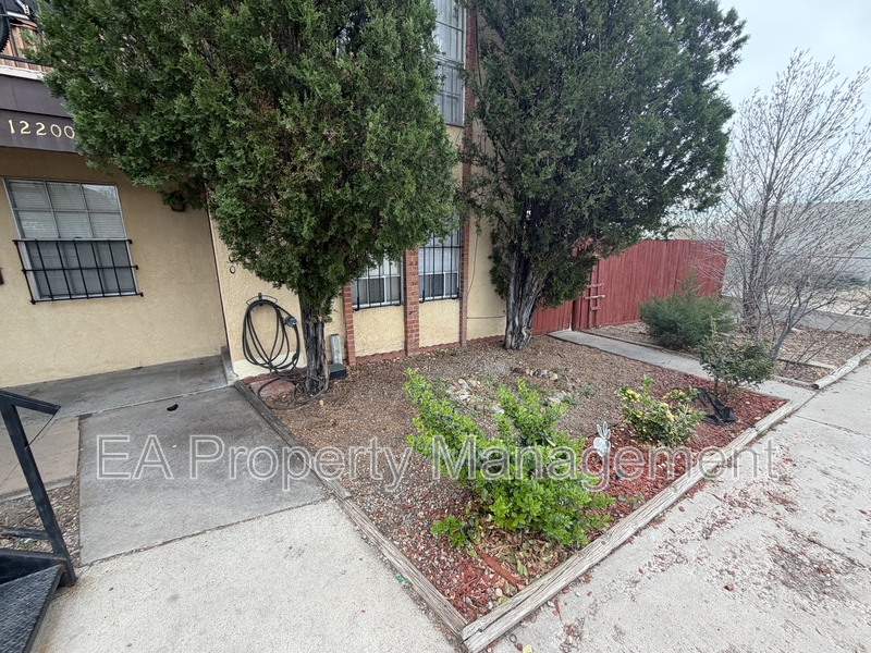 Albuquerque Condo: 12200 Candelaria Rd NE