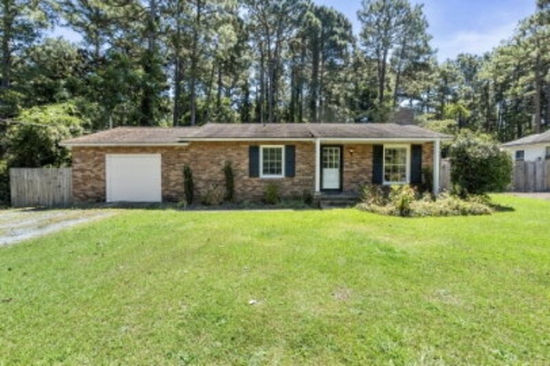 Southern Pines House: 1355 North Ridge Street
