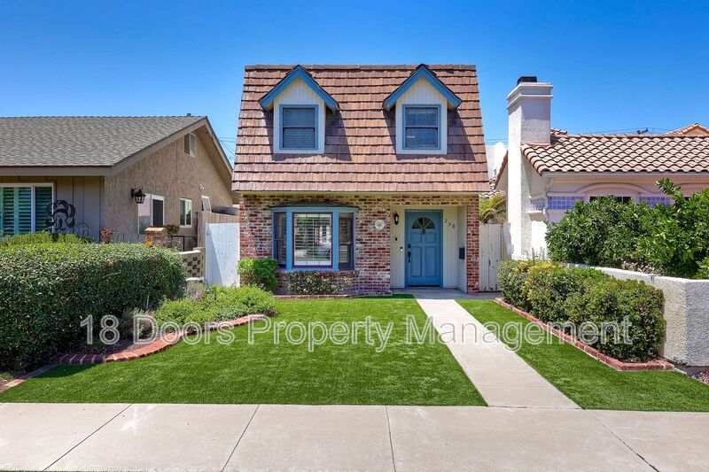 Coronado House: 238 F Avenue