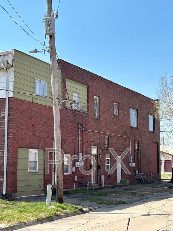 Pittsburg House: 101 S Elm