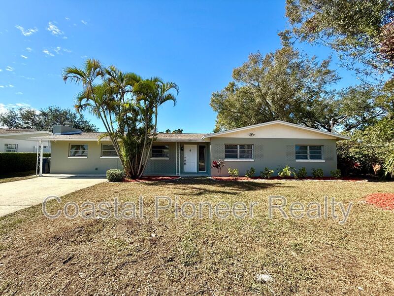 Tampa House: 3944 E Eden Roc Cir