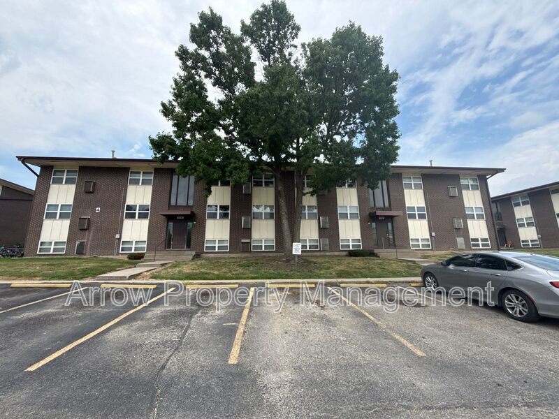 Maryville House: 1115 N College Drive-84