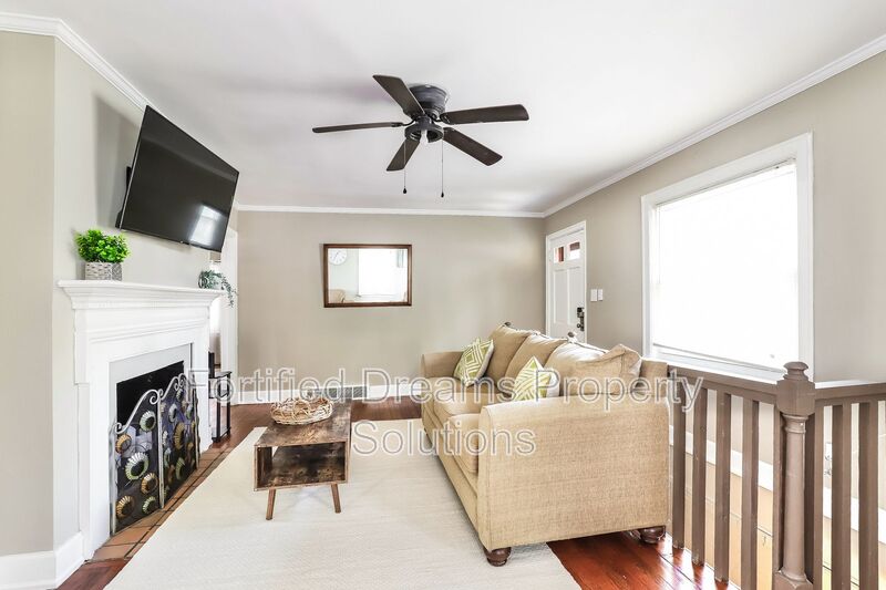 Greensboro House: 2203 Maywood St.