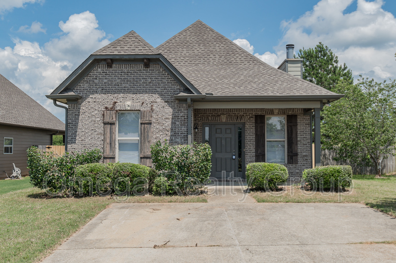 Moody House: 1020 Washington Dr