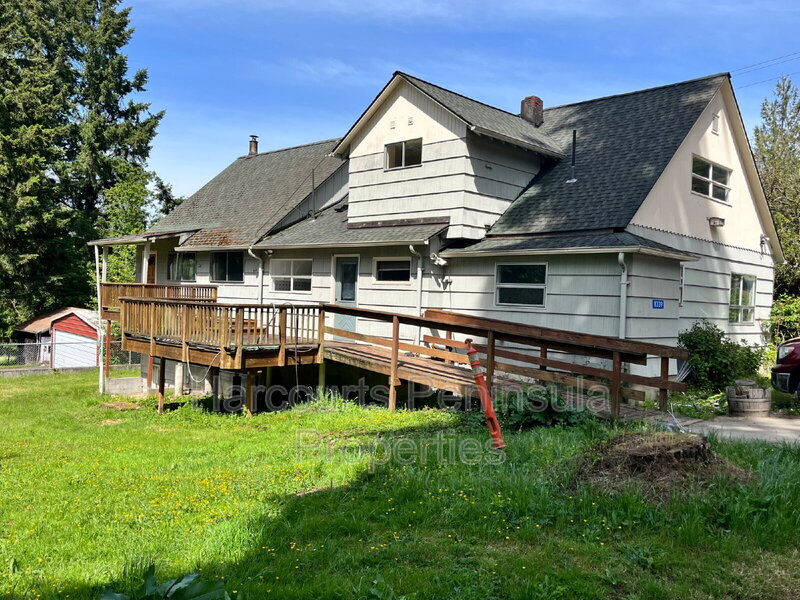 Bremerton House: 8339 State Hwy 303 NE