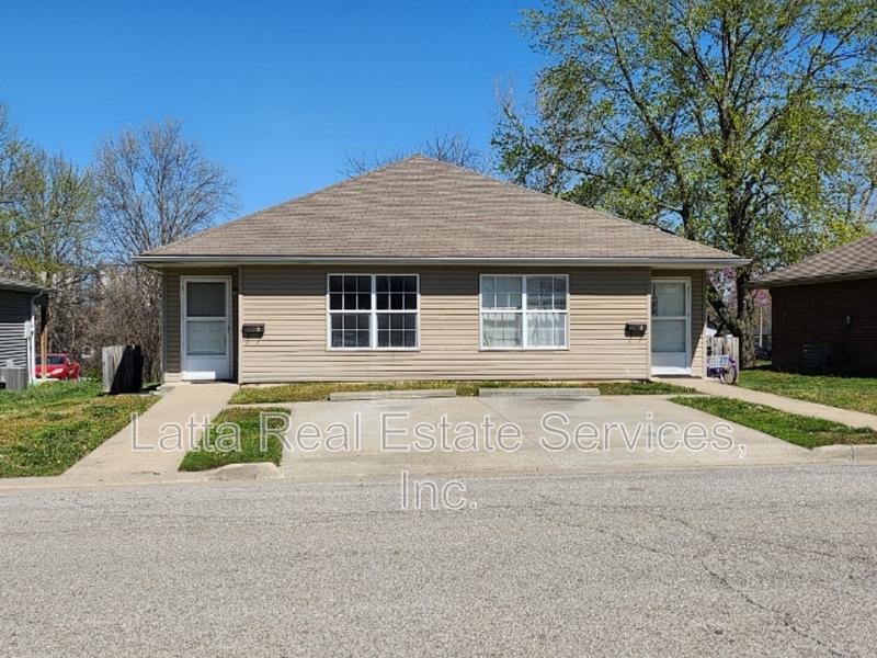 Higginsville Condo: 304 W Broadway St #A