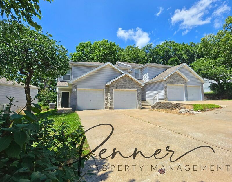 Independence House: 3114 S Cedar Crest Ct