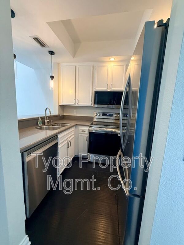 San Diego House: 2202 River Run Drive