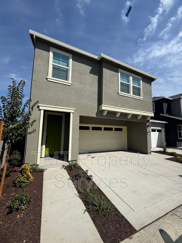 Galt House: 867 Lake Park Circle