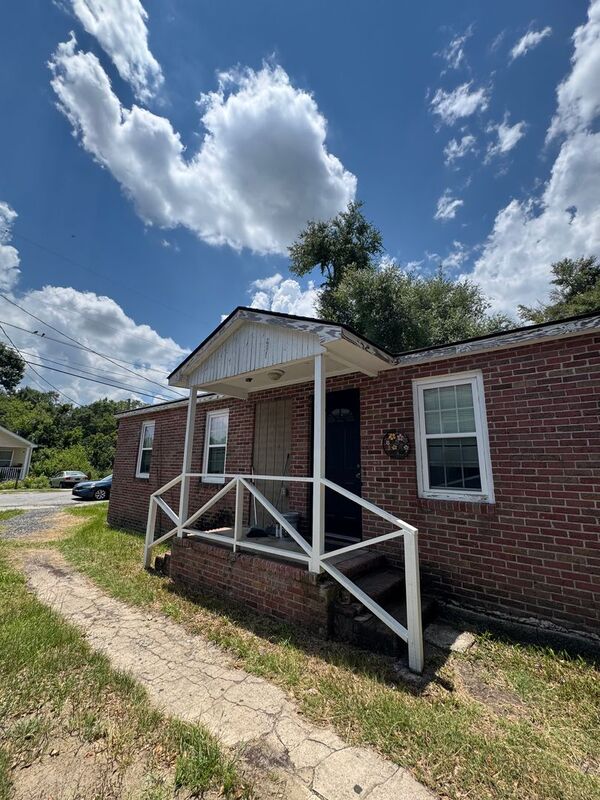 North Charleston House: 1818 Dayton St
