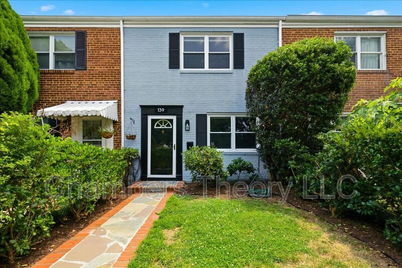 Alexandria House: 139 Mount Vernon Ave.