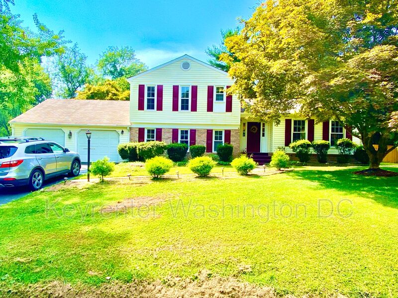 Rockville House: 6524 Farmingdale Ct