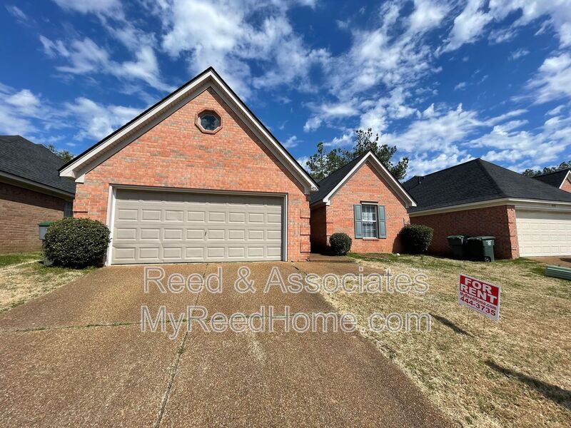Memphis House: 4932 Battle Forest Cv.