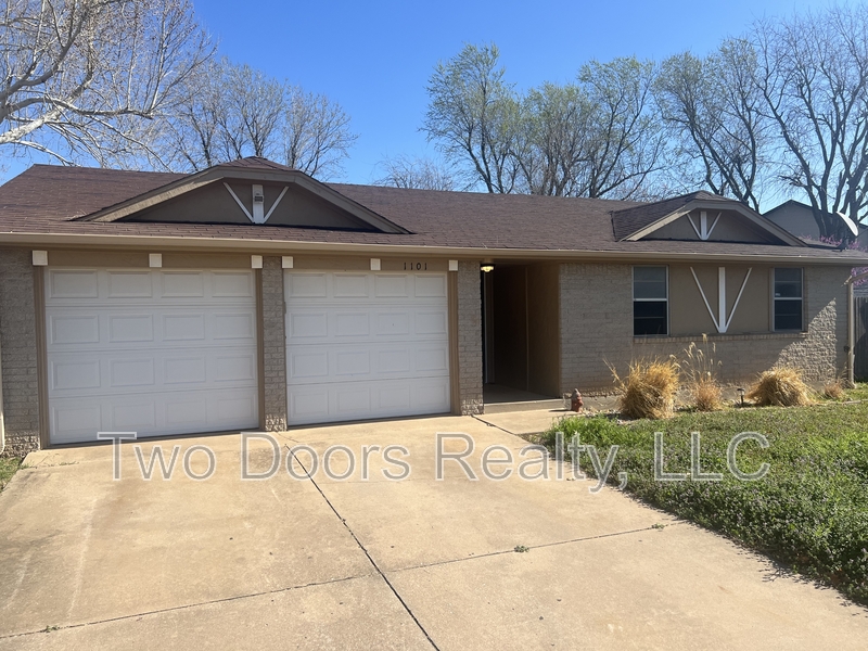 Edmond House: 1101 Teal Pl