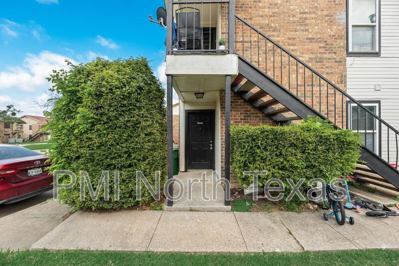 Haltom City Condo: 5109 Herrick Court