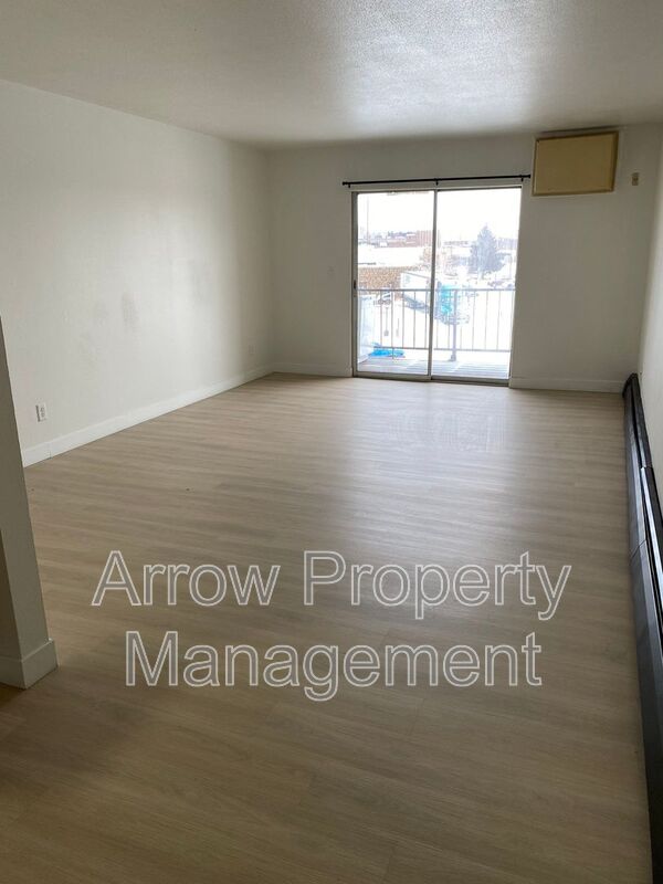 Bismarck House: 215 E Arbor-306C
