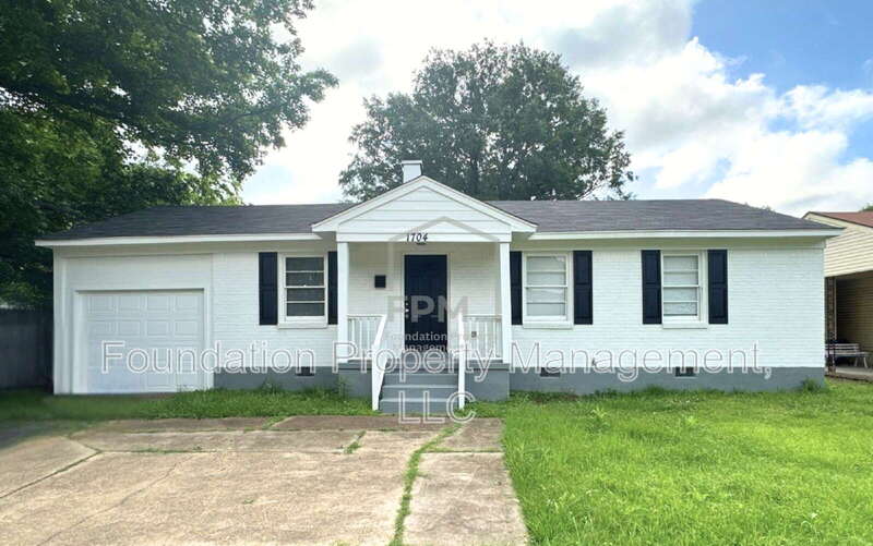 Memphis House: 1704 South Perkins Road