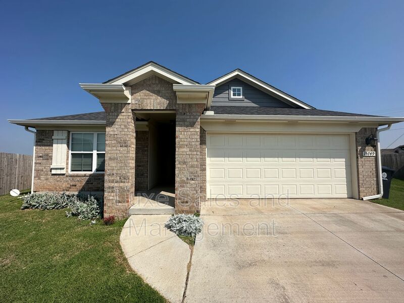 Edmond House: 15749 Potomac Dr