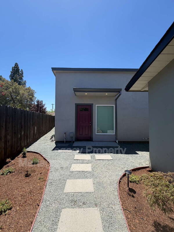 Concord House: 1195 Heather Ct