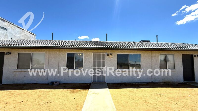 Apple Valley House: 22544 Sioux Rd