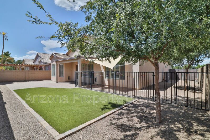 Gilbert House: 715 E. Orchid Ln.