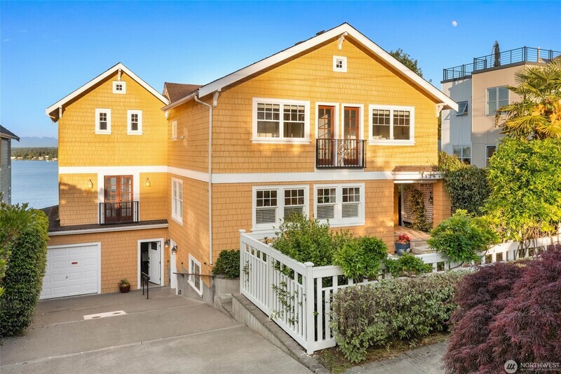 Seattle House: 1126 33rd Ave S