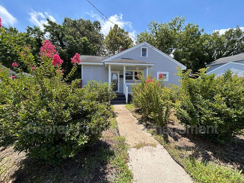 Charming 2BR/1BA Home with Garage & Fenced Yard - 