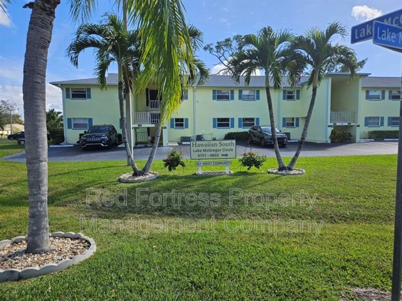 Fort Myers Condo: 6761 Lake McGregor Cir