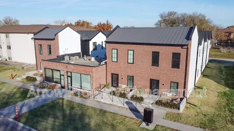 Lincoln Condo: 2230 R Street