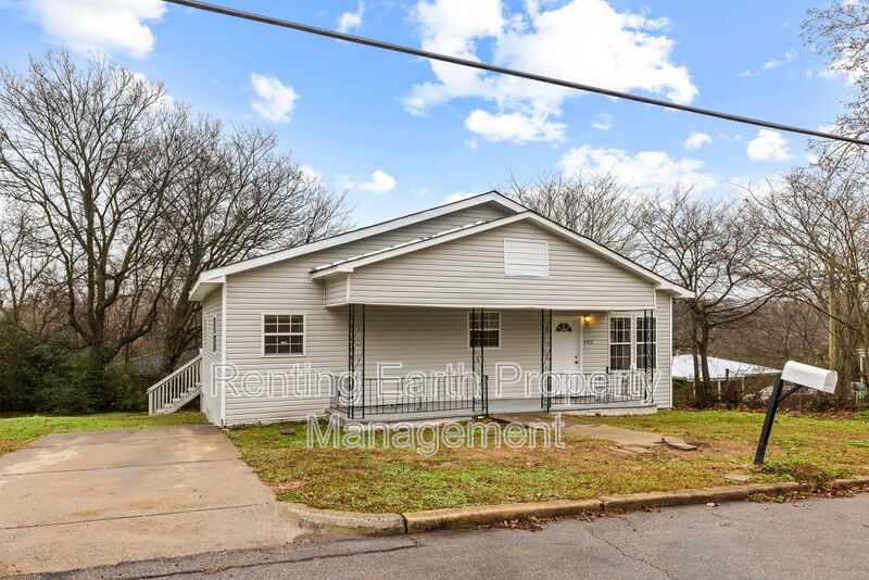 Fairfield House: 5722 Terrace Ave