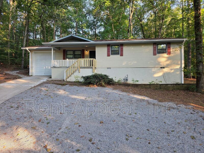 Suwanee House: 3734 Smithtown Rd