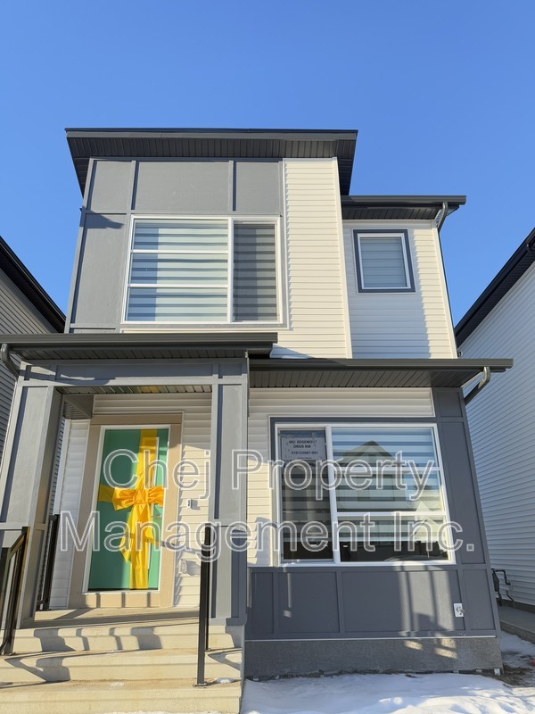 Edmonton House: 484 Edgemont Dr