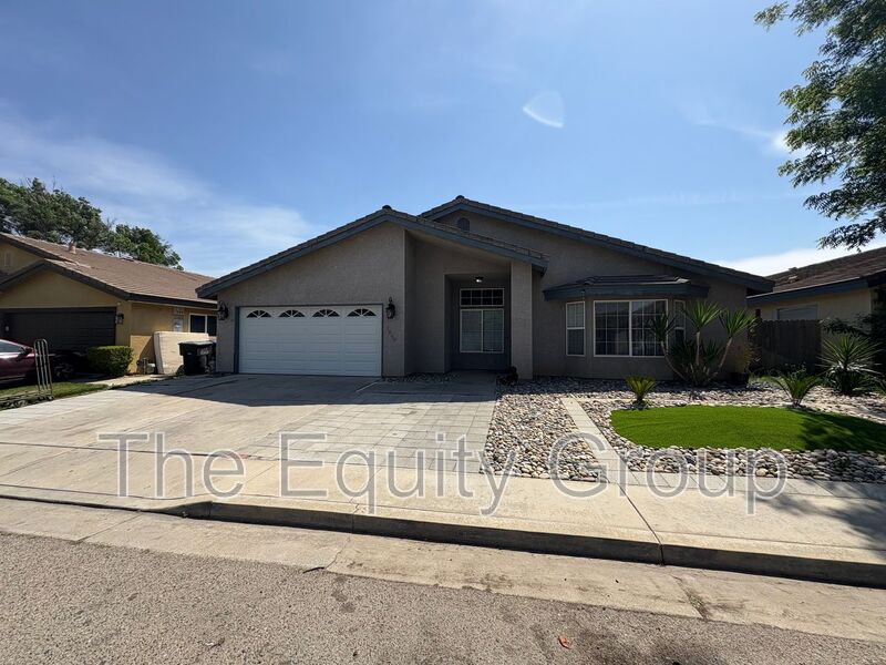 Visalia House: 1040 North Sumter Ct