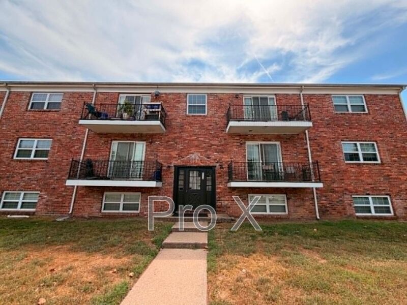 Carthage House: 124 E Highland