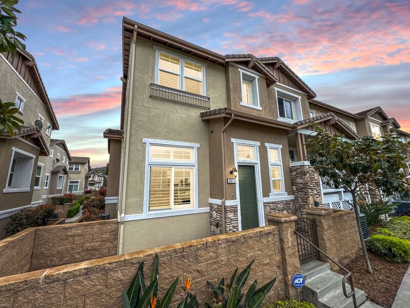 Santee House: 3011 Cole Grade Dr