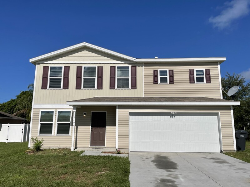Kissimmee House: 1402 Kissimmee Ct