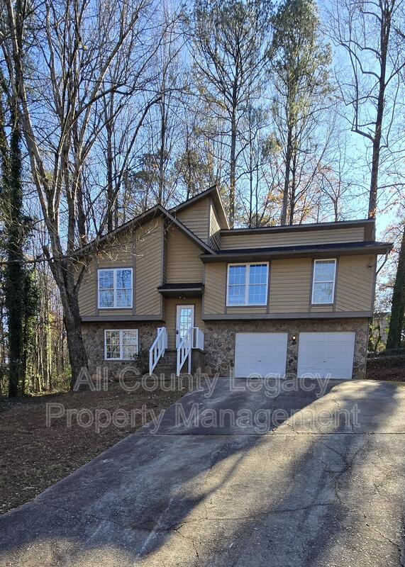 Lilburn House: 1063 Chisholm Way